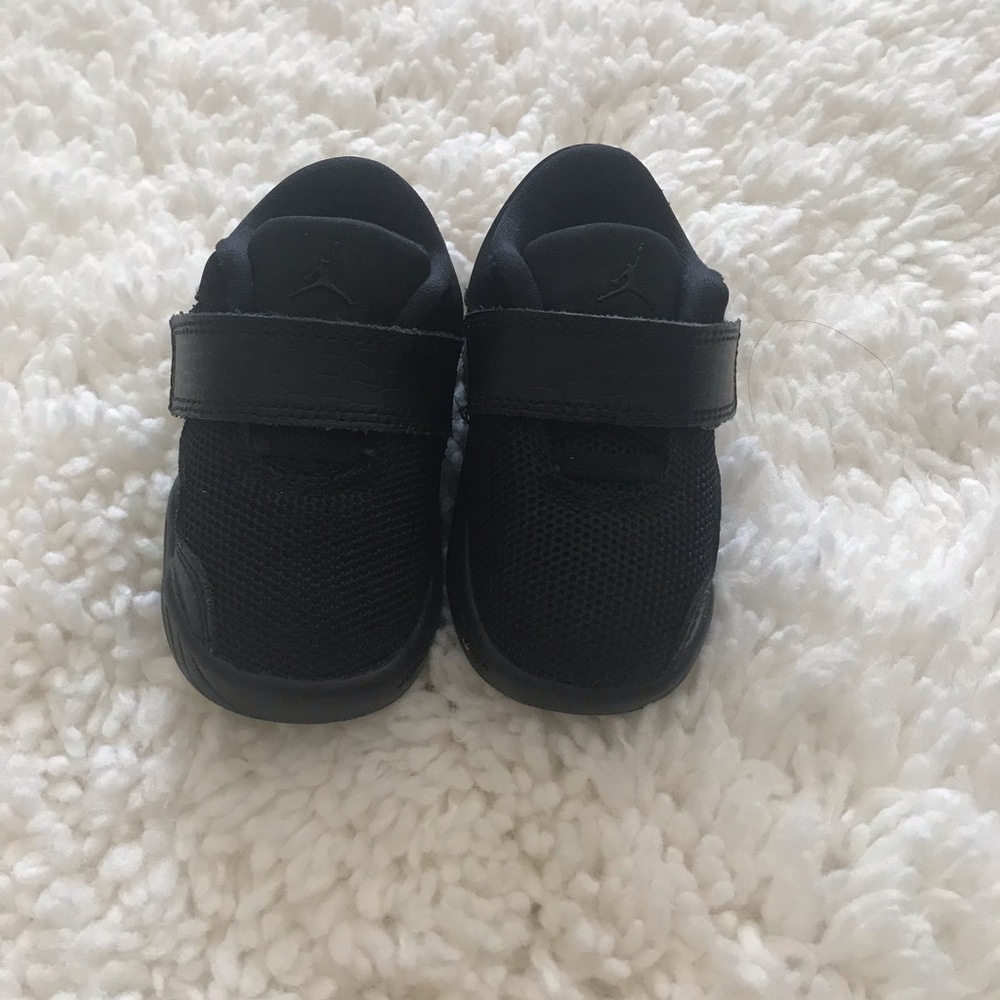 🌺Black Jordan’s Toddler size 4